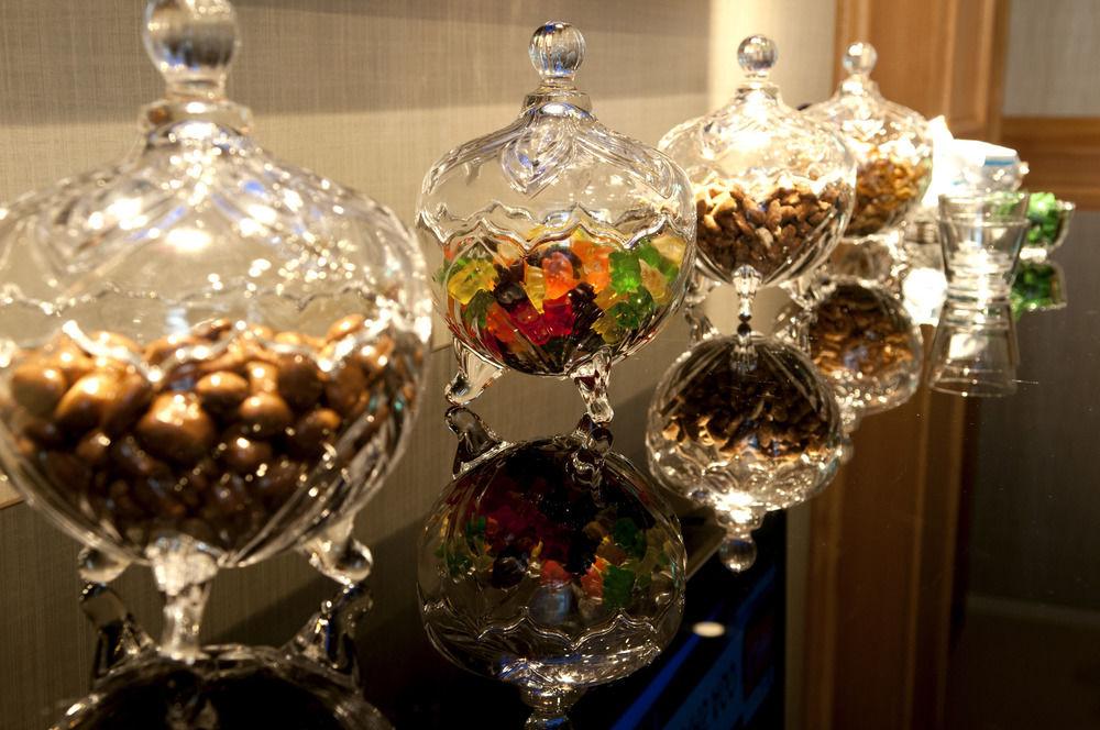 The Sherwood Tajpej Kültér fotó A candy buffet