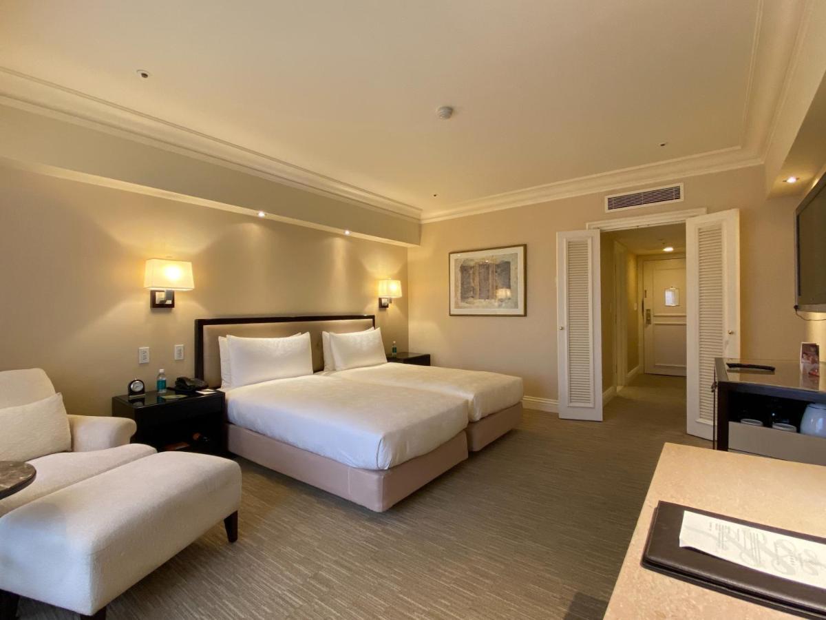 The Sherwood Tajpej Kültér fotó A room at the Fullerton Hotel