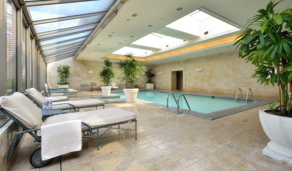 The Sherwood Tajpej Kültér fotó The pool at the Mandarin Oriental, Paris