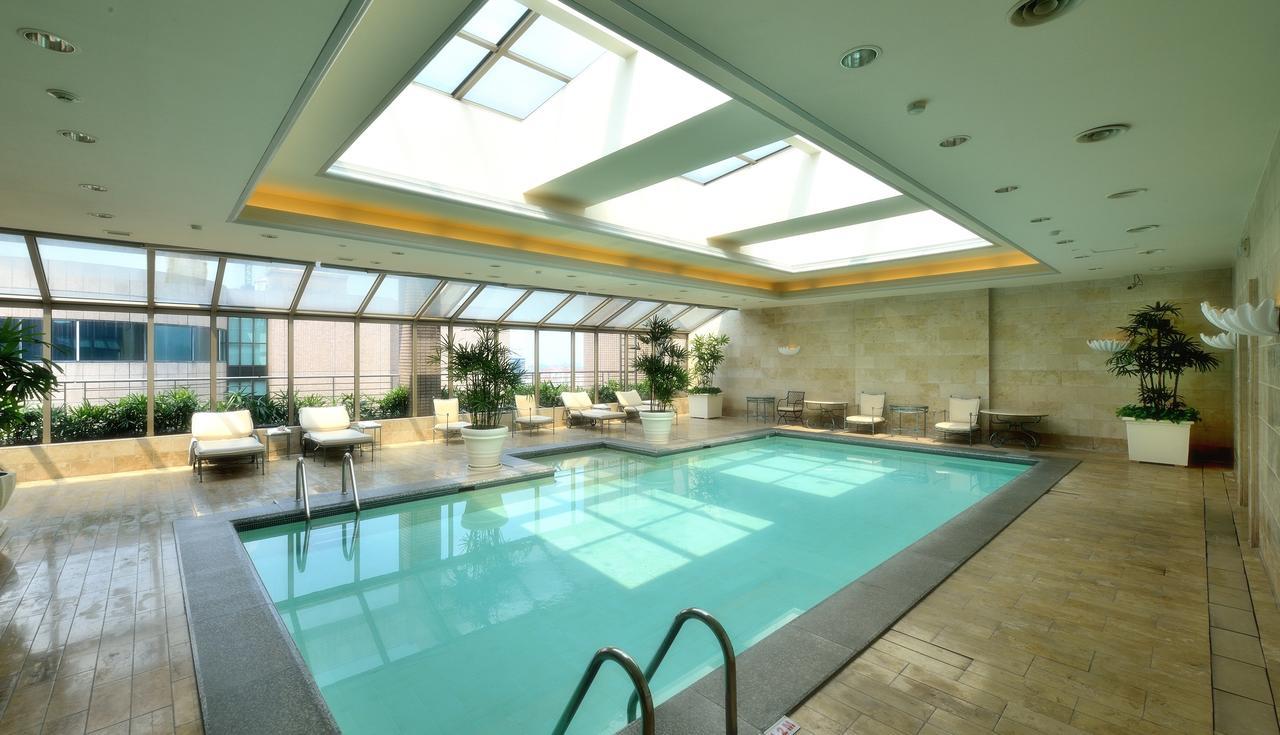 The Sherwood Tajpej Kültér fotó The pool at the Four Seasons Hotel
