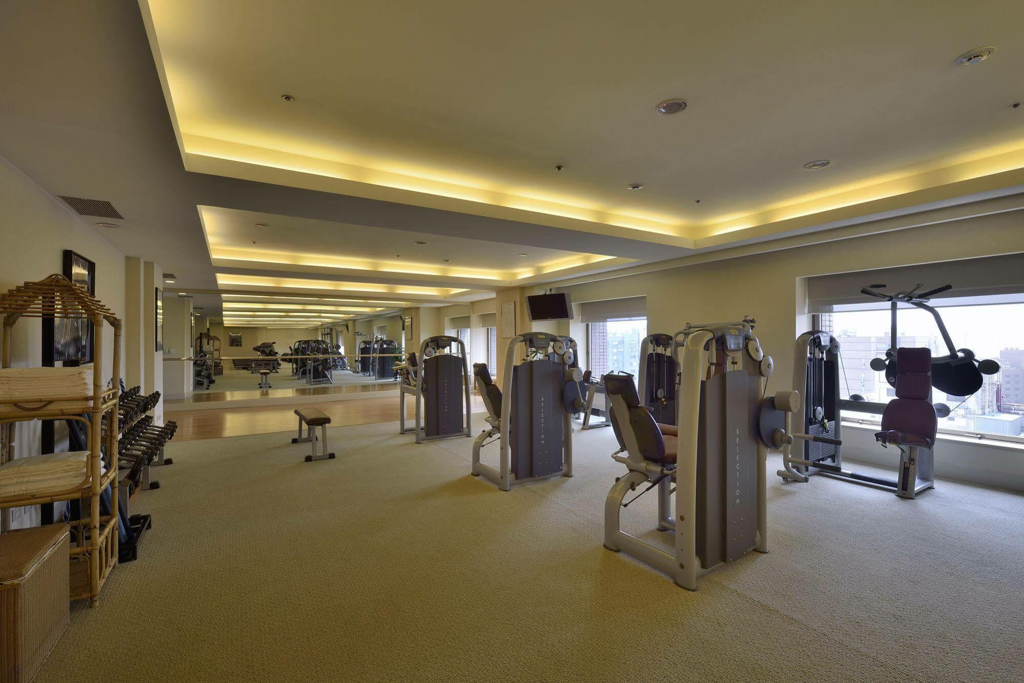 The Sherwood Tajpej Kültér fotó The gym at the hotel