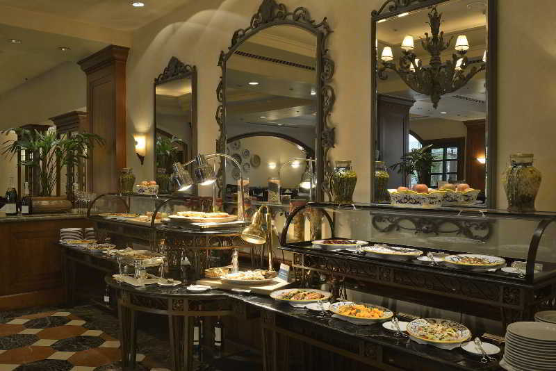 The Sherwood Tajpej Kültér fotó A buffet at a hotel